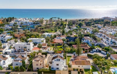 Resale - House - Detached Villa - Estepona - Costalita