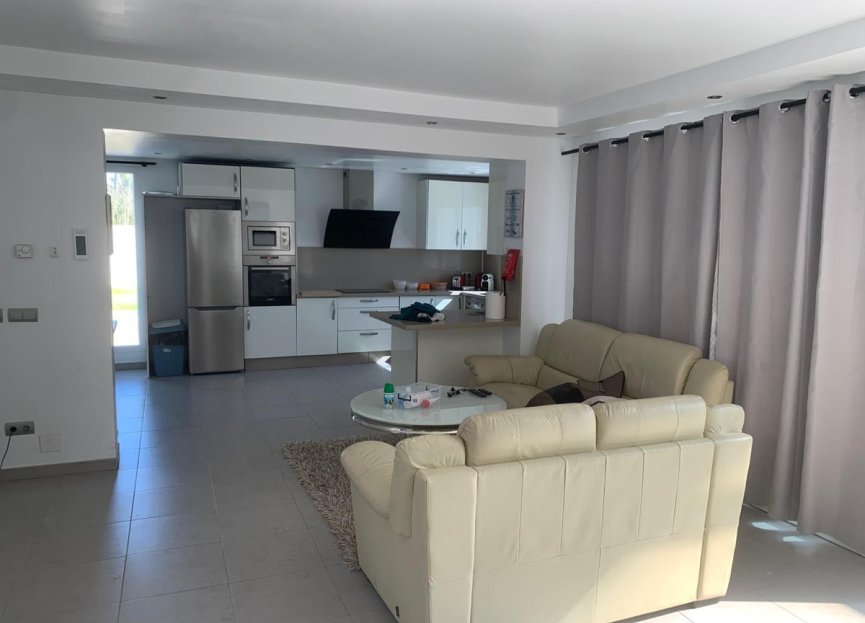 Resale - House - Detached Villa - Estepona - Estepona Centro