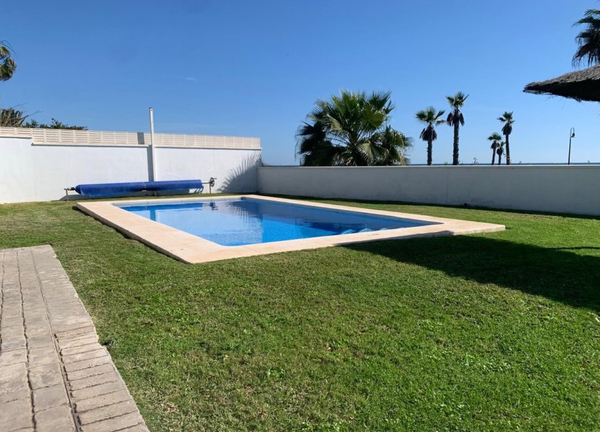 Resale - House - Detached Villa - Estepona - Estepona Centro