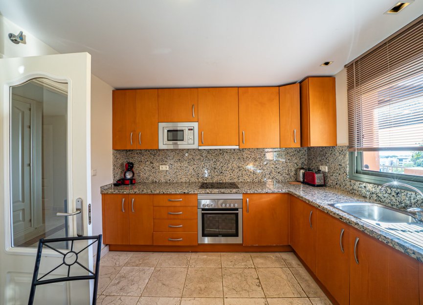 Resale - Apartment - Penthouse - Estepona - Estepona Centro