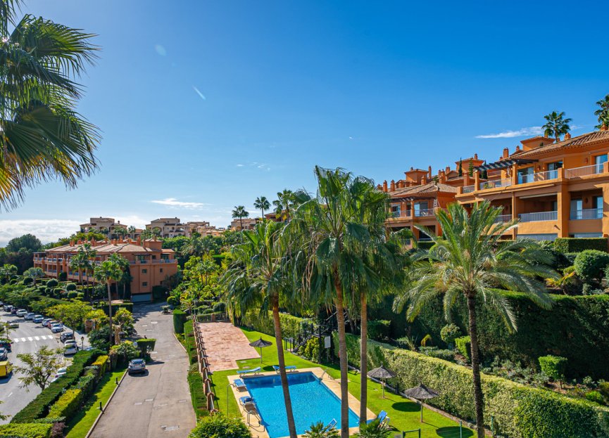 Resale - Apartment - Penthouse - Estepona - Estepona Centro