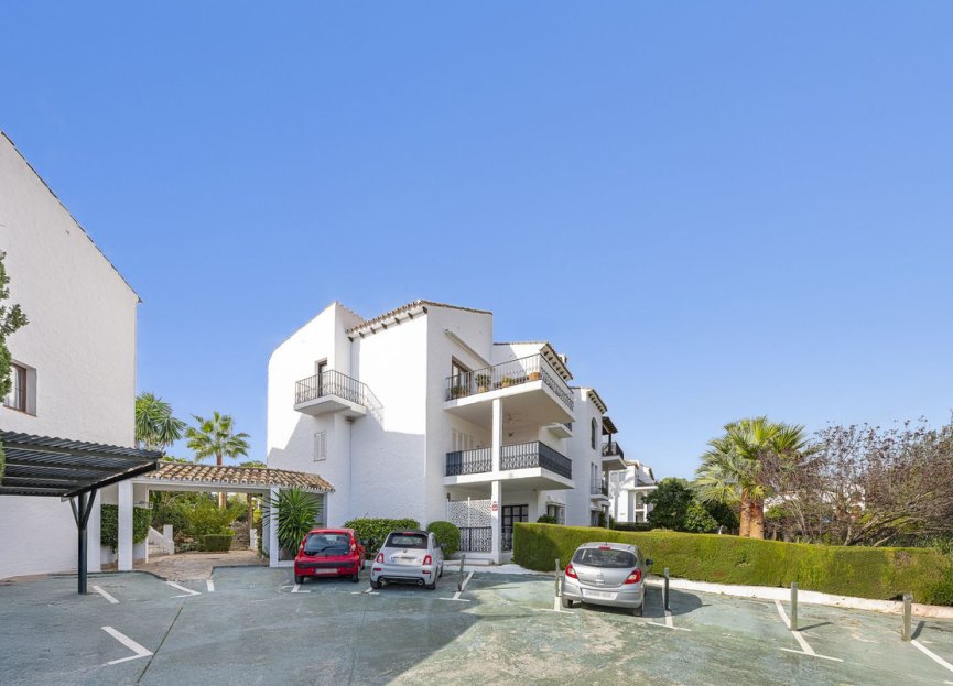 Resale - Apartment - Ground Floor Apartment - Marbella - Nueva Andalucia