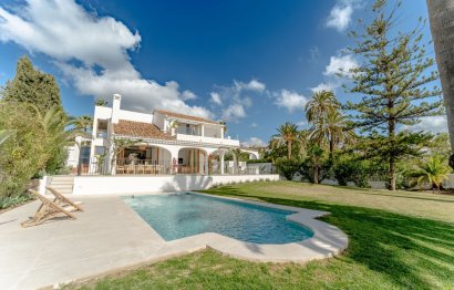 Resale - House - Detached Villa - Marbella - Río Real