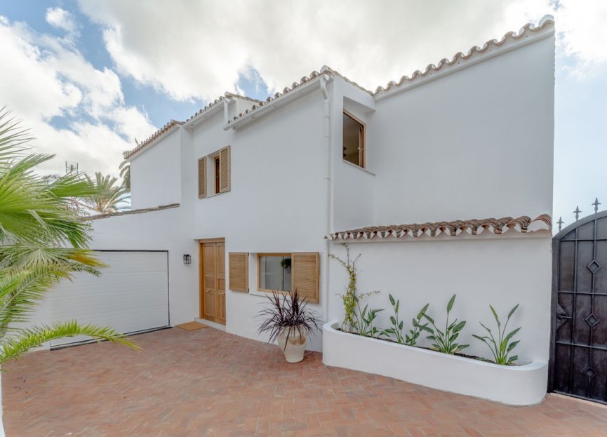 Resale - House - Detached Villa - Marbella - Río Real