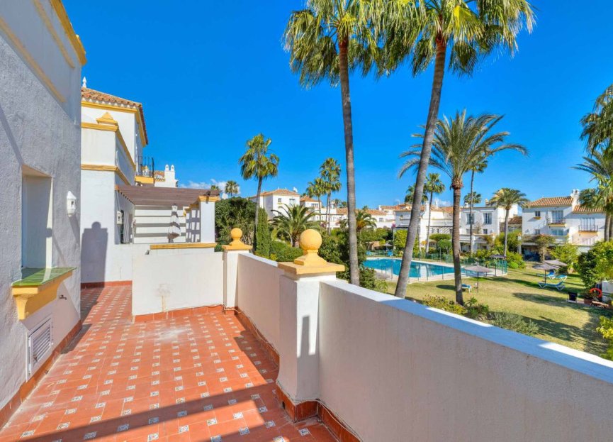 Resale - House - Townhouse - Estepona - Estepona Centro