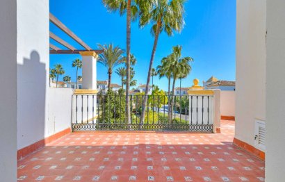 Resale - House - Townhouse - Estepona - Estepona Centro