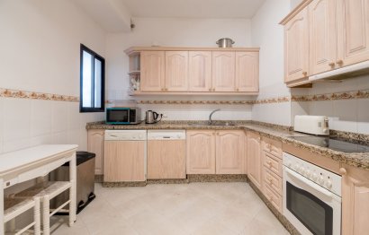 Resale - Apartment - Middle Floor Apartment - Marbella - Nueva Andalucia