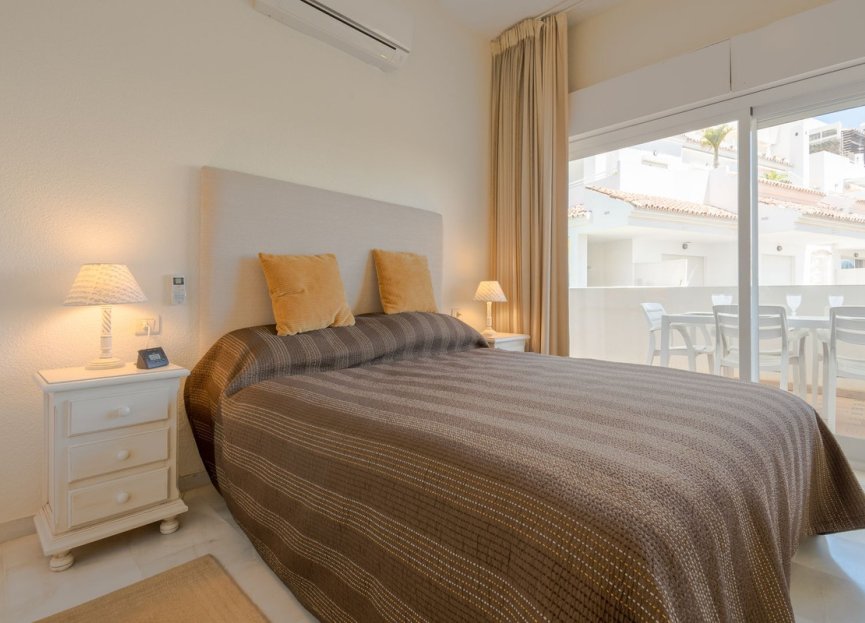 Resale - Apartment - Middle Floor Apartment - Marbella - Nueva Andalucia