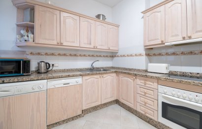 Resale - Apartment - Middle Floor Apartment - Marbella - Nueva Andalucia