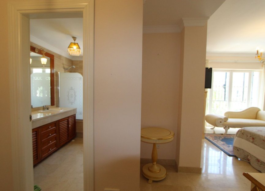 Resale - House - Semi-Detached House - Marbella - Elviria