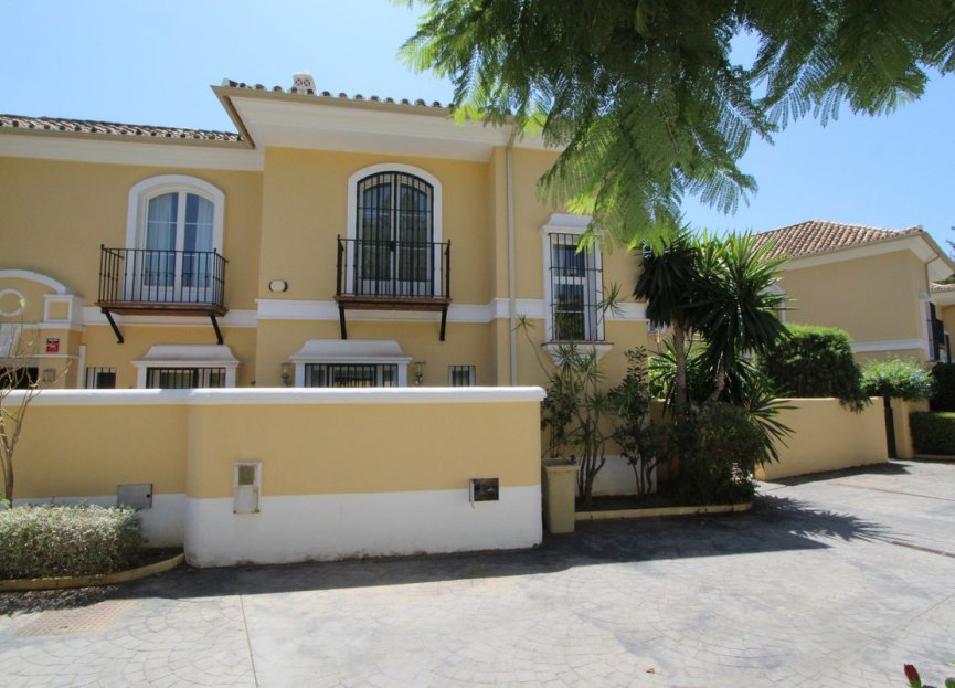 Resale - House - Semi-Detached House - Marbella - Elviria