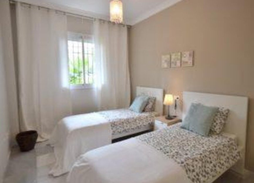 Resale - Apartment - Middle Floor Apartment - Marbella - Nueva Andalucia