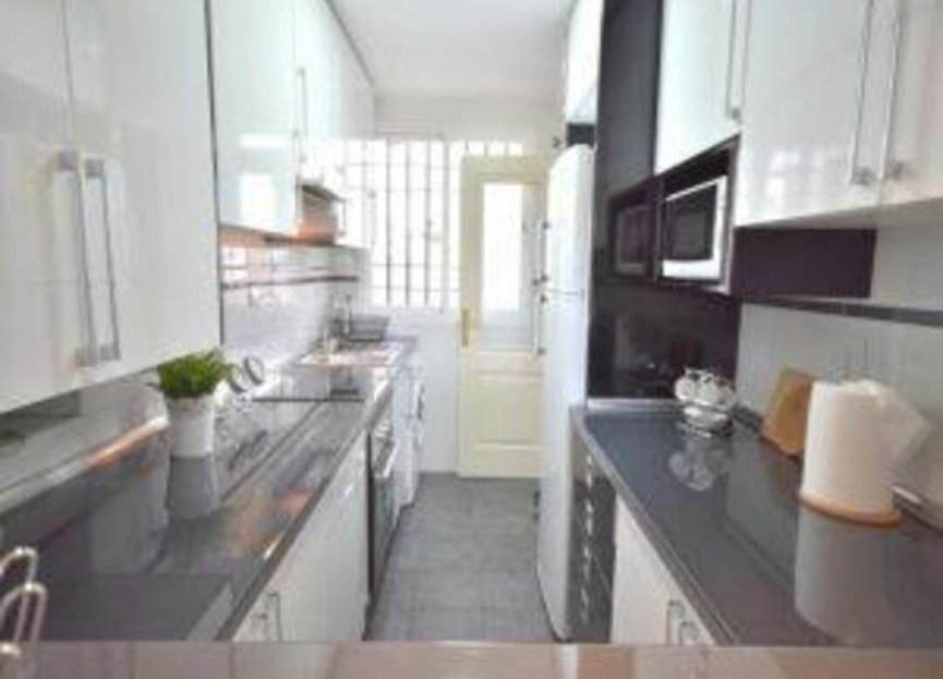 Resale - Apartment - Middle Floor Apartment - Marbella - Nueva Andalucia