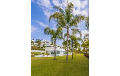 Resale - Apartment - Middle Floor Apartment - Estepona - Estepona Centro