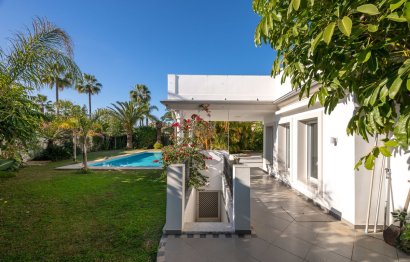 Resale - House - Detached Villa - Marbella - Marbesa