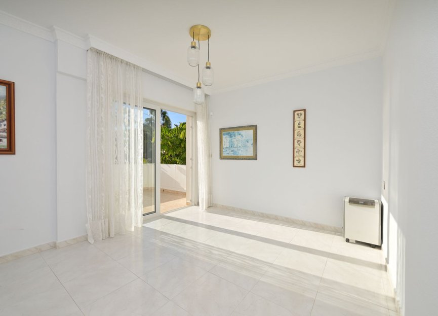 Resale - House - Detached Villa - Marbella - Marbesa