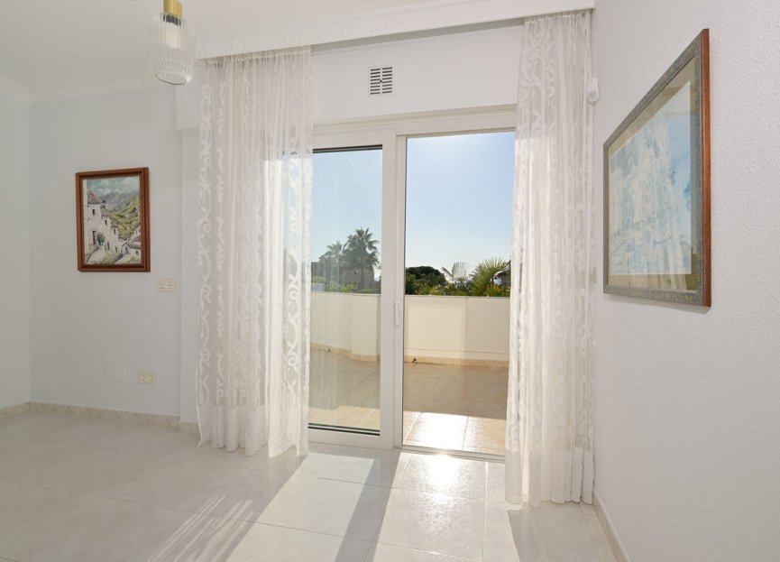 Resale - House - Detached Villa - Marbella - Marbesa