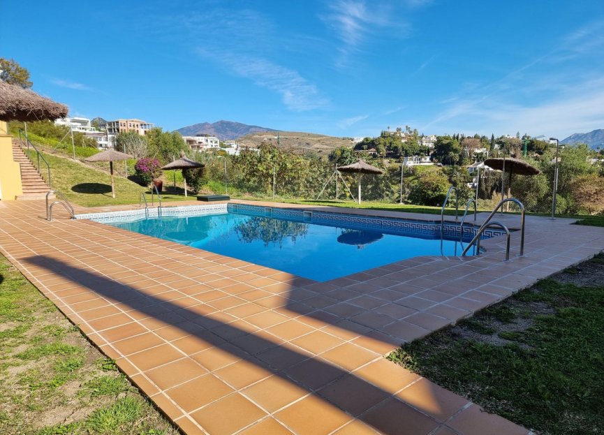 Resale - Apartment - Top Floor Apartment - Estepona - Estepona Centro