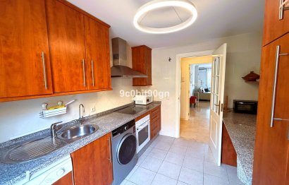 Resale - Apartment - Middle Floor Apartment - Marbella - Elviria