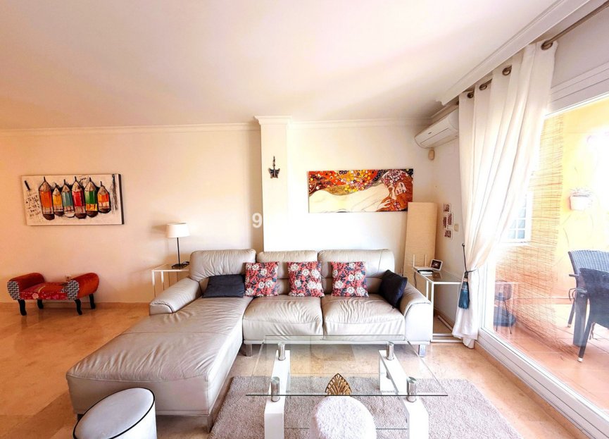 Resale - Apartment - Middle Floor Apartment - Marbella - Elviria