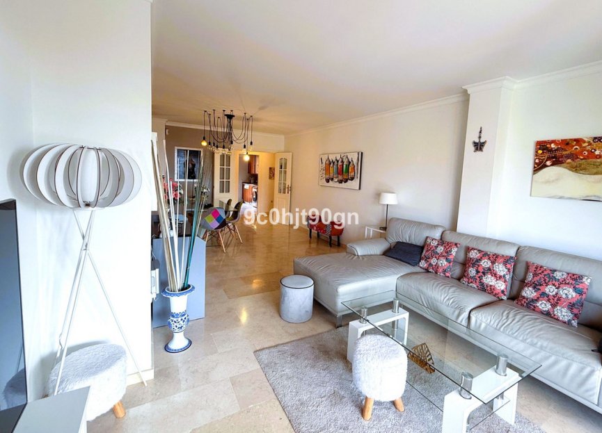 Resale - Apartment - Middle Floor Apartment - Marbella - Elviria