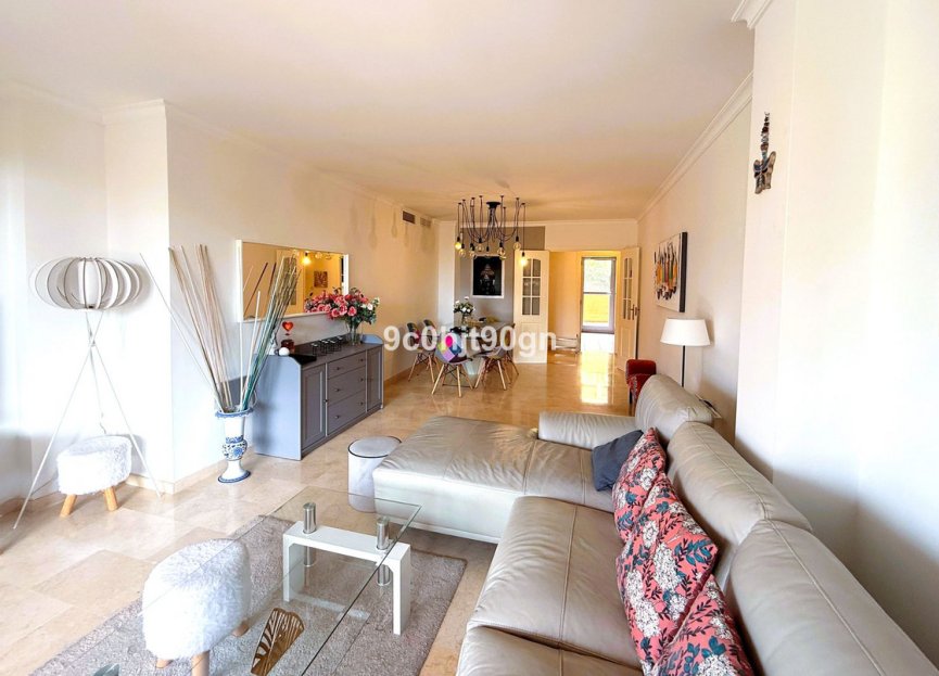 Resale - Apartment - Middle Floor Apartment - Marbella - Elviria