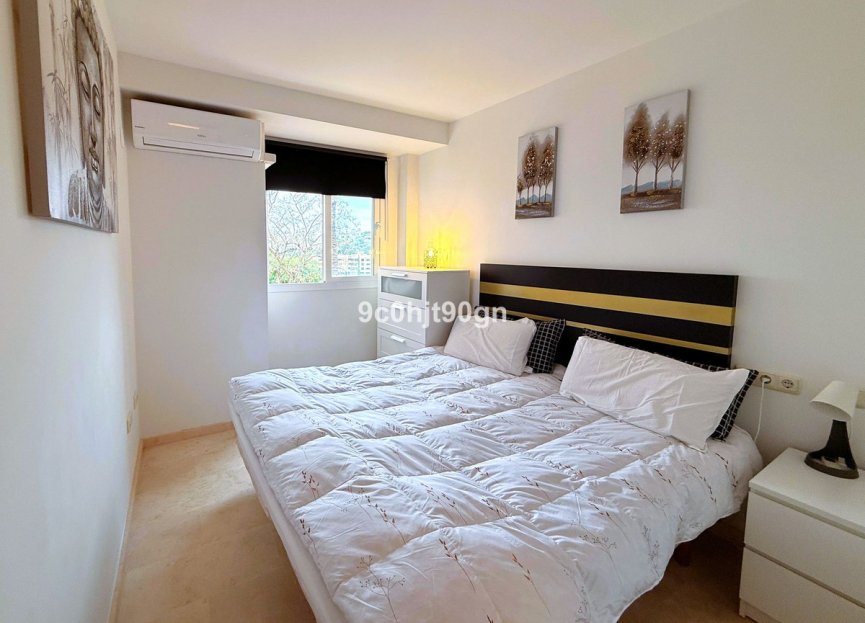 Resale - Apartment - Middle Floor Apartment - Marbella - Elviria