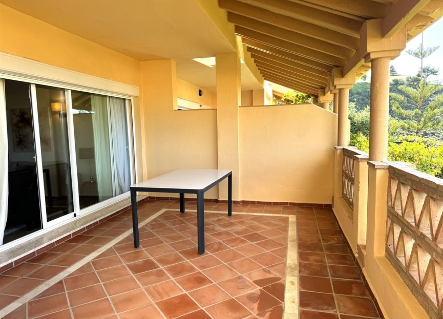 Resale - Apartment - Middle Floor Apartment - Marbella - Elviria