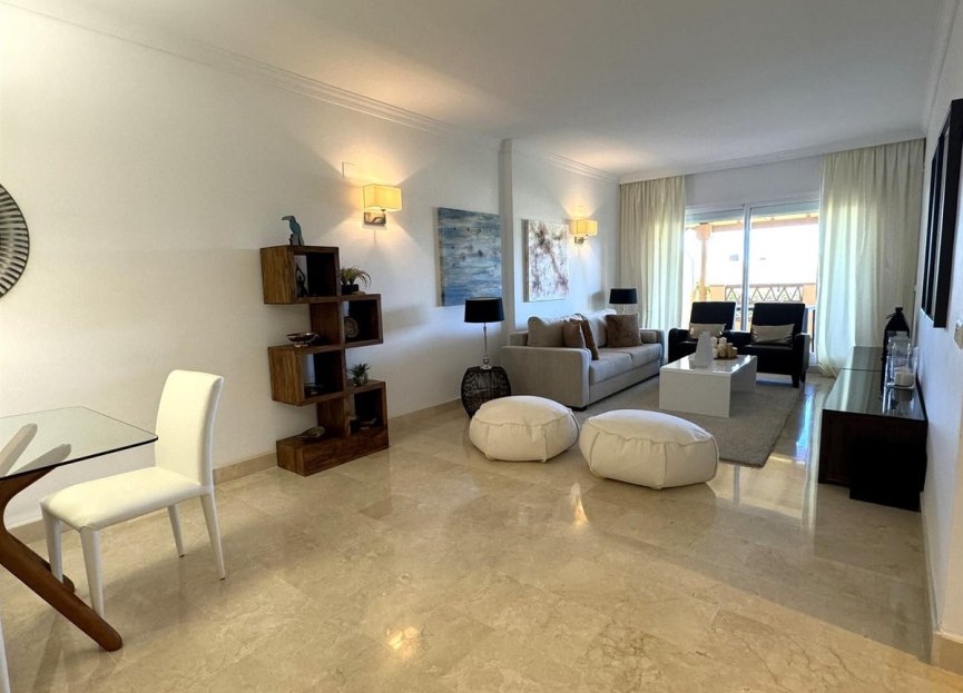 Resale - Apartment - Middle Floor Apartment - Marbella - Elviria