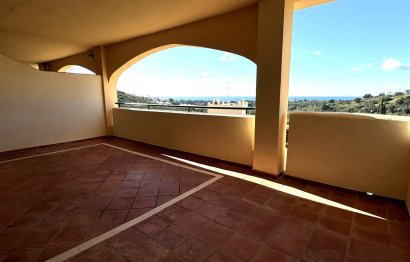 Resale - Apartment - Middle Floor Apartment - Marbella - Elviria