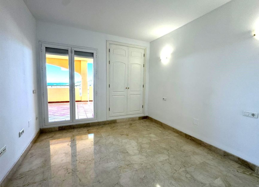 Resale - Apartment - Middle Floor Apartment - Marbella - Elviria