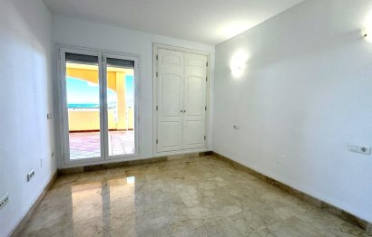 Resale - Apartment - Middle Floor Apartment - Marbella - Elviria