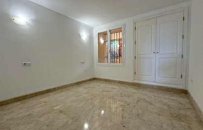 Resale - Apartment - Middle Floor Apartment - Marbella - Elviria