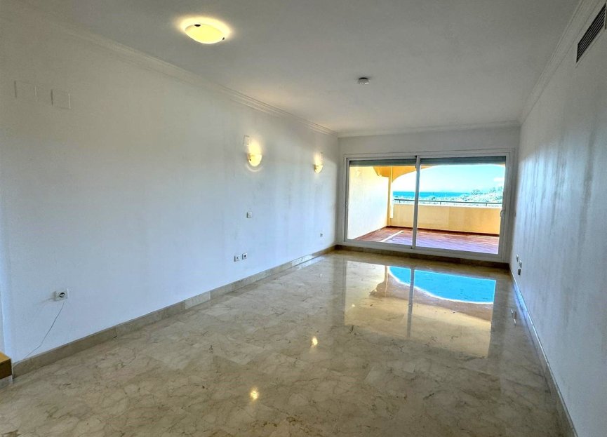 Resale - Apartment - Middle Floor Apartment - Marbella - Elviria