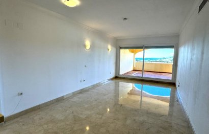 Resale - Apartment - Middle Floor Apartment - Marbella - Elviria