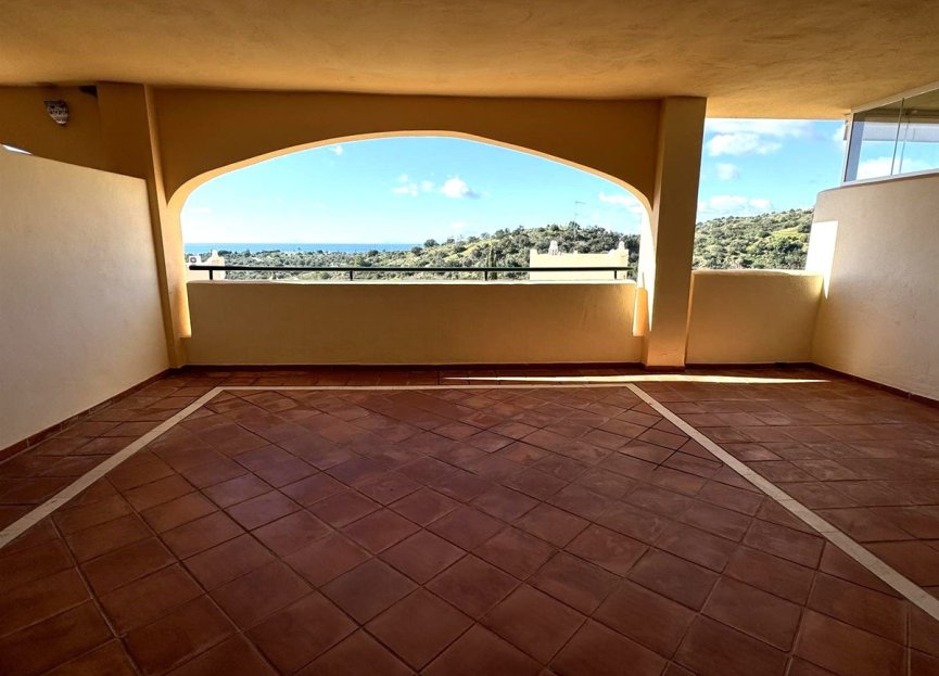 Resale - Apartment - Middle Floor Apartment - Marbella - Elviria