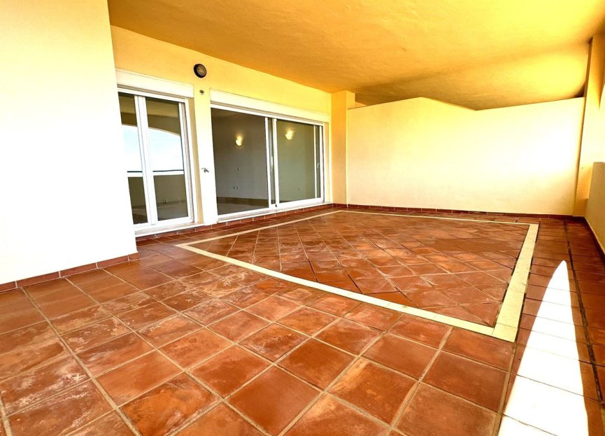 Resale - Apartment - Middle Floor Apartment - Marbella - Elviria