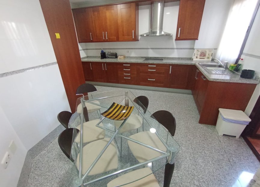 Resale - Apartment - Middle Floor Apartment - Estepona - Estepona Centro