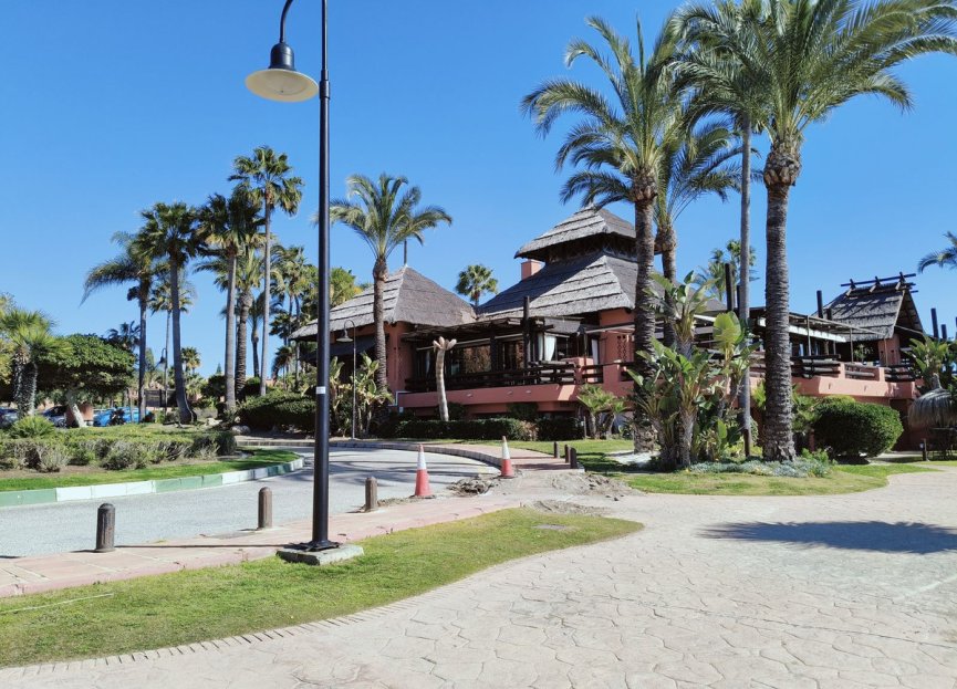 Resale - Apartment - Middle Floor Apartment - Estepona - Estepona Centro