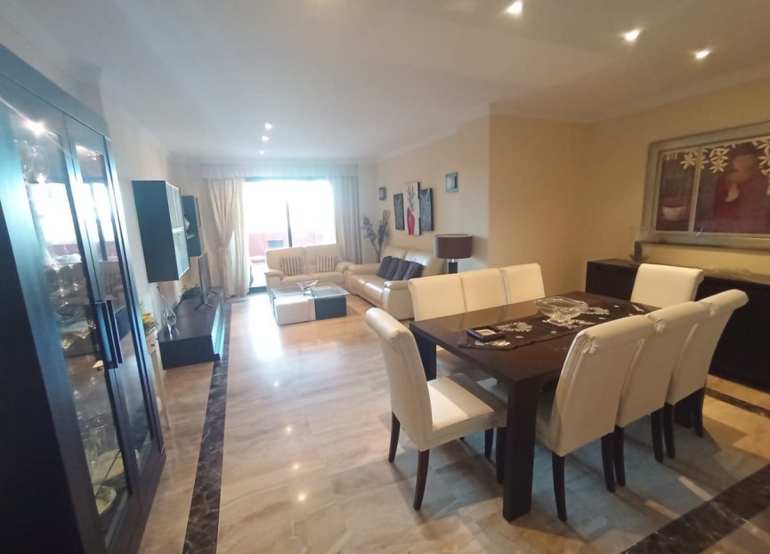 Resale - Apartment - Middle Floor Apartment - Estepona - Estepona Centro