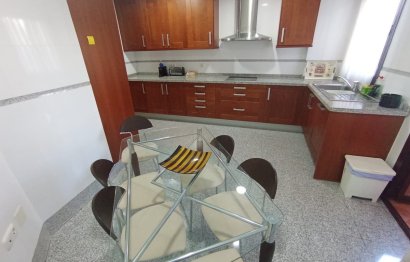 Resale - Apartment - Middle Floor Apartment - Estepona - Estepona Centro