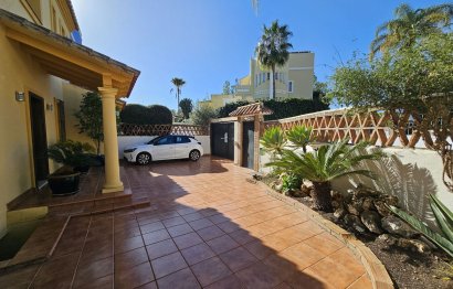 Resale - House - Semi-Detached House - Marbella - Guadalmina Alta