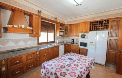 Resale - House - Guaro