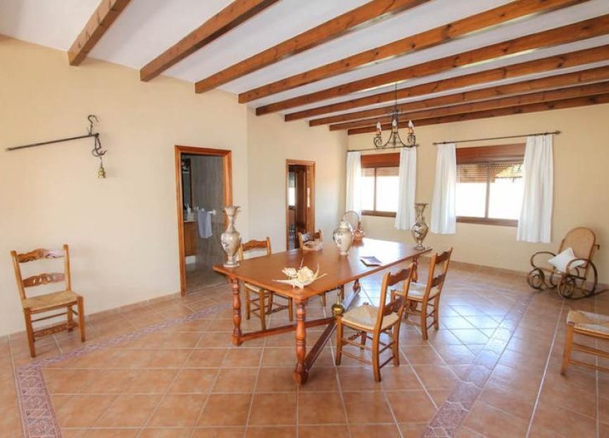 Resale - House - Guaro