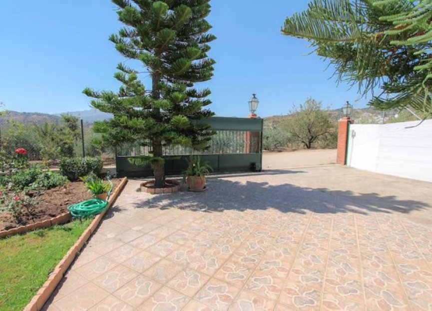 Resale - House - Guaro