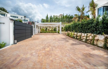 Resale - House - Detached Villa - Marbella - Nueva Andalucia