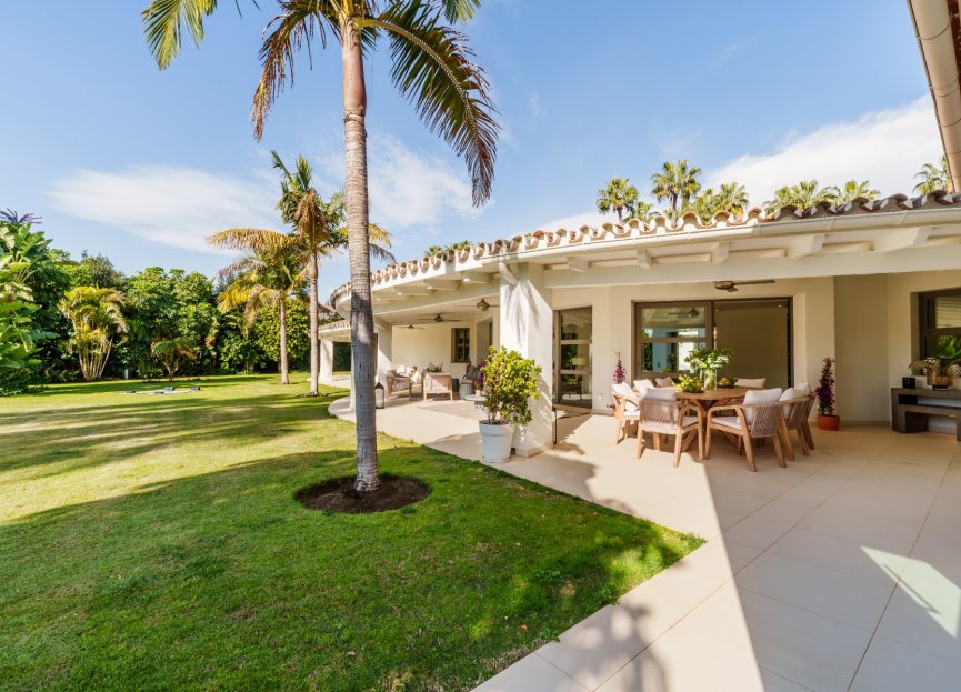 villa, bungalow for sale in nueva andalucia, marbella, private pool, private garden,  near golf course, near beach