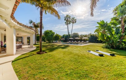 villa, bungalow for sale in nueva andalucia, marbella, private pool, private garden, near golf course, near beach