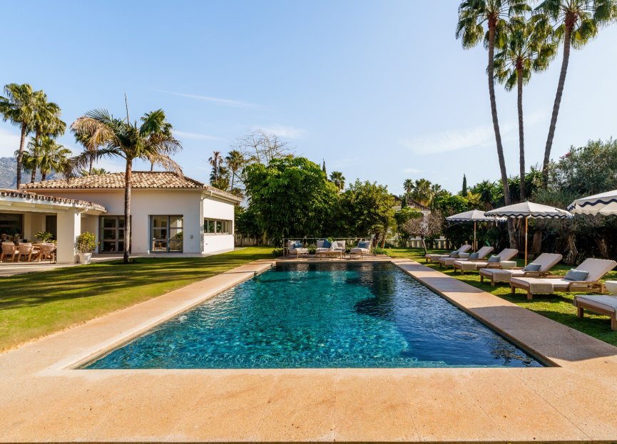 villa, bungalow for sale in nueva andalucia, marbella, private pool, private garden, near golf course, near beach