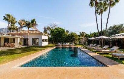 villa, bungalow for sale in nueva andalucia, marbella, private pool, private garden, near golf course, near beach